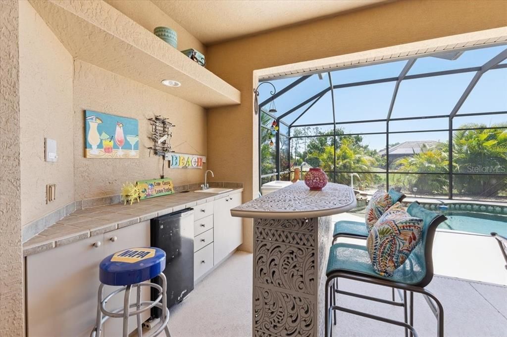 Activo con contrato: $549,900 (3 camas, 3 baños, 2413 Pies cuadrados)