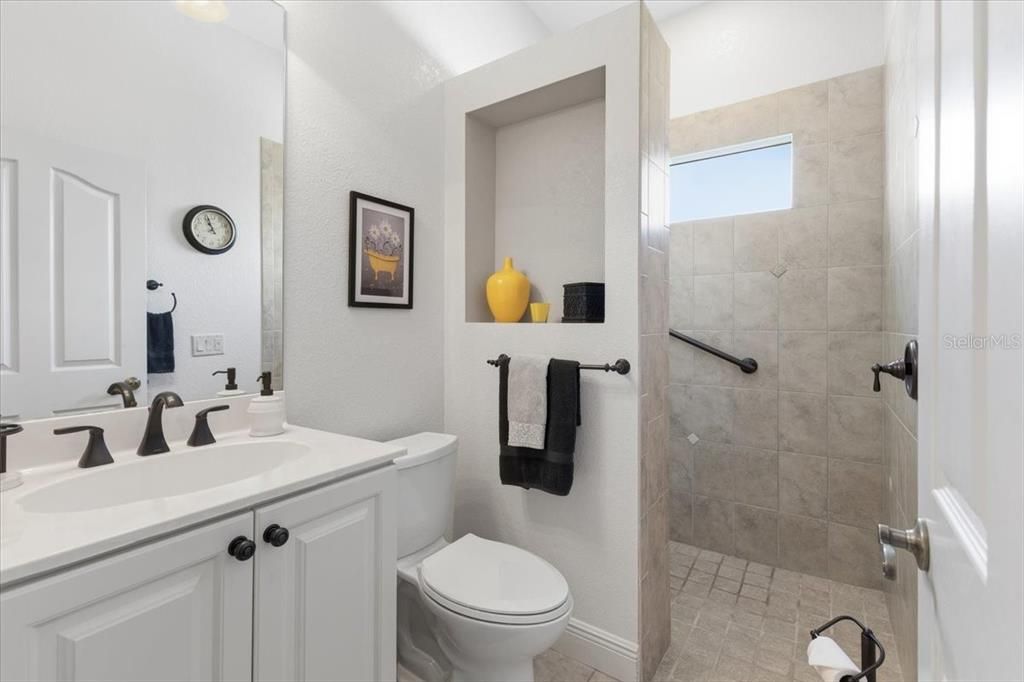 Activo con contrato: $549,900 (3 camas, 3 baños, 2413 Pies cuadrados)
