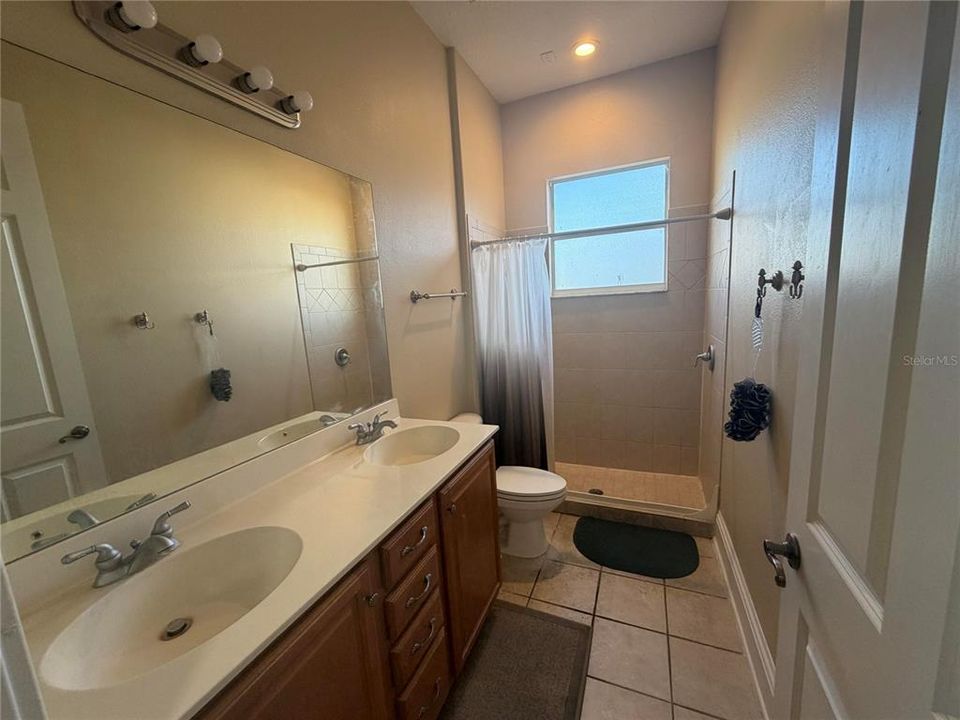 En Venta: $812,900 (5 camas, 4 baños, 4580 Pies cuadrados)