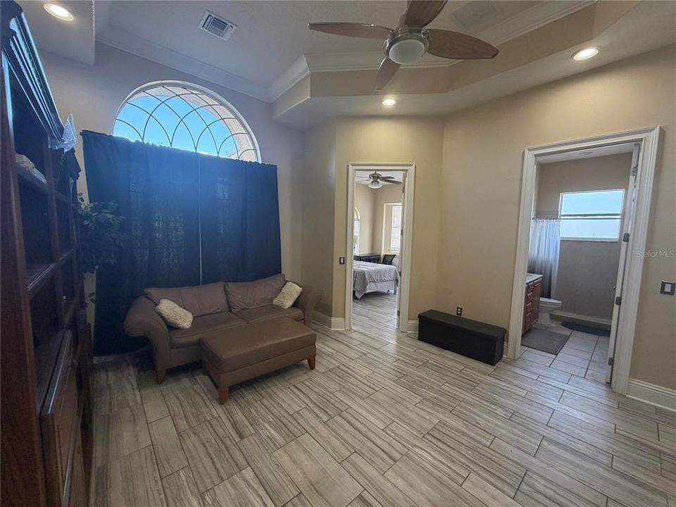 En Venta: $812,900 (5 camas, 4 baños, 4580 Pies cuadrados)