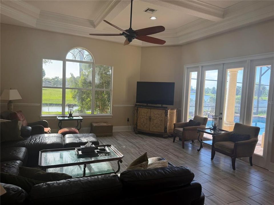 En Venta: $812,900 (5 camas, 4 baños, 4580 Pies cuadrados)