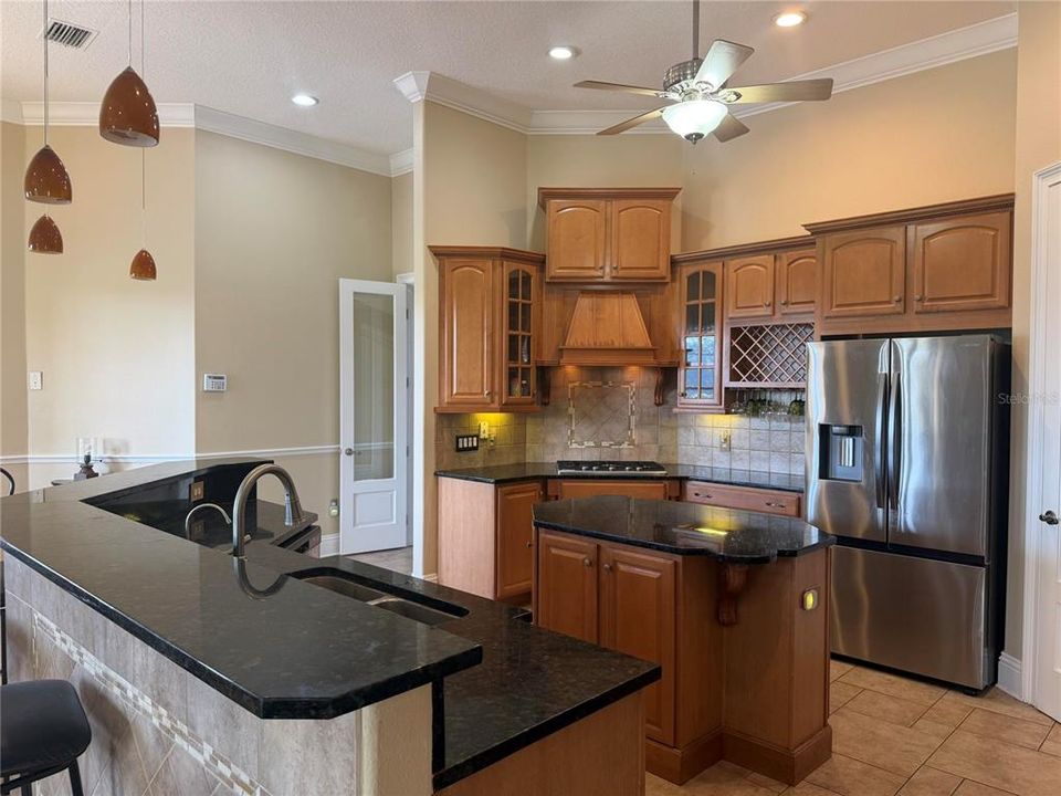 En Venta: $812,900 (5 camas, 4 baños, 4580 Pies cuadrados)