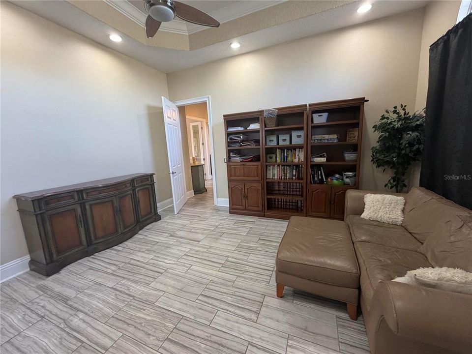 En Venta: $812,900 (5 camas, 4 baños, 4580 Pies cuadrados)