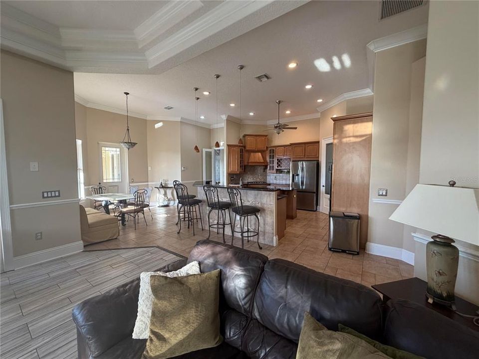En Venta: $812,900 (5 camas, 4 baños, 4580 Pies cuadrados)