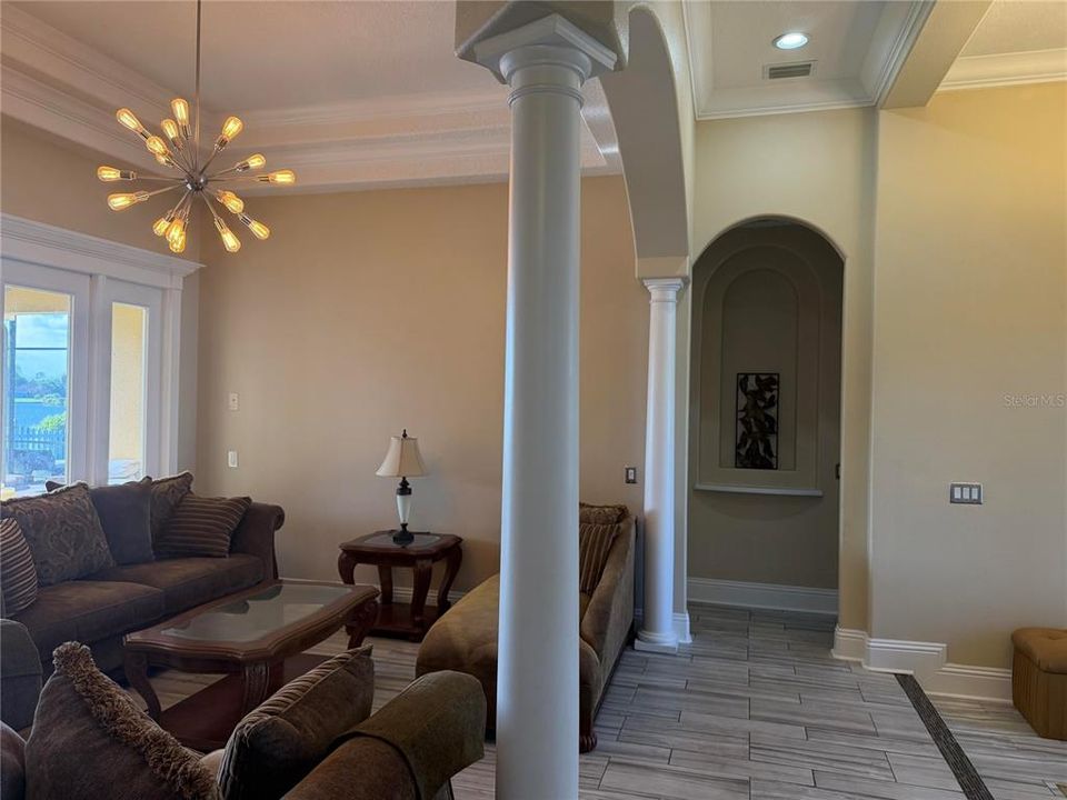 En Venta: $812,900 (5 camas, 4 baños, 4580 Pies cuadrados)