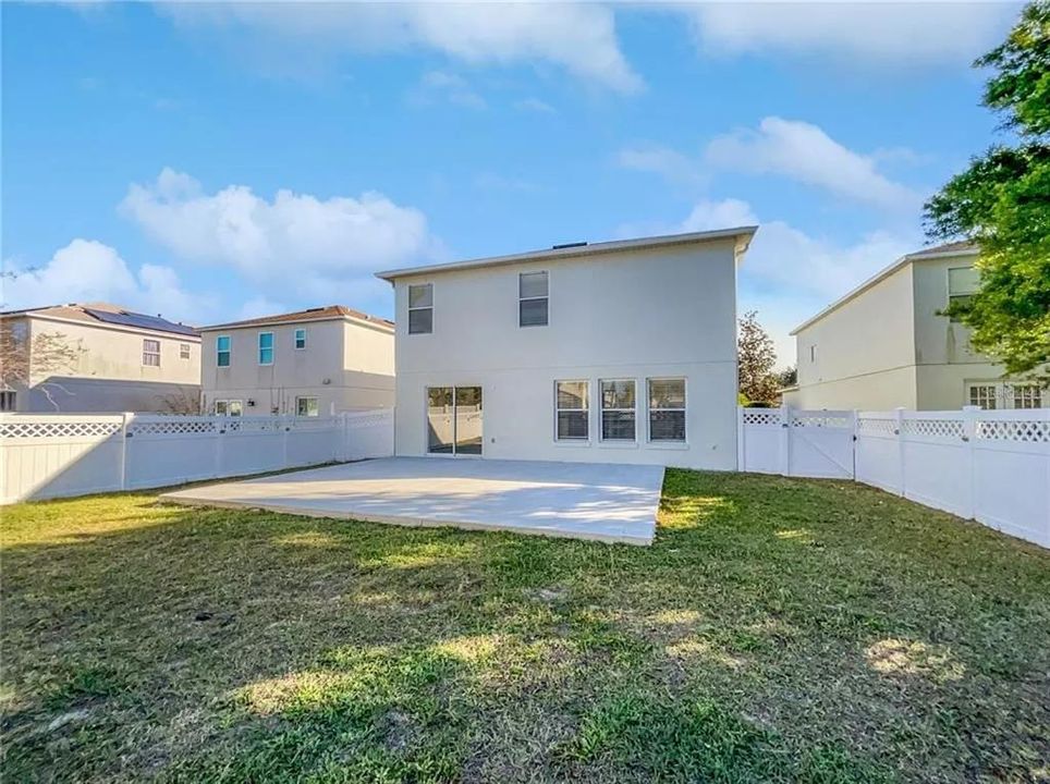 Activo con contrato: $2,250 (3 camas, 2 baños, 2256 Pies cuadrados)