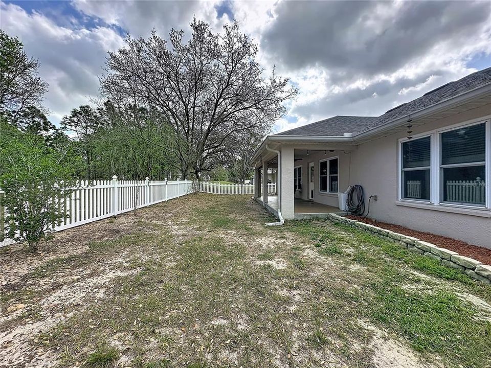 Activo con contrato: $349,500 (4 camas, 2 baños, 2546 Pies cuadrados)