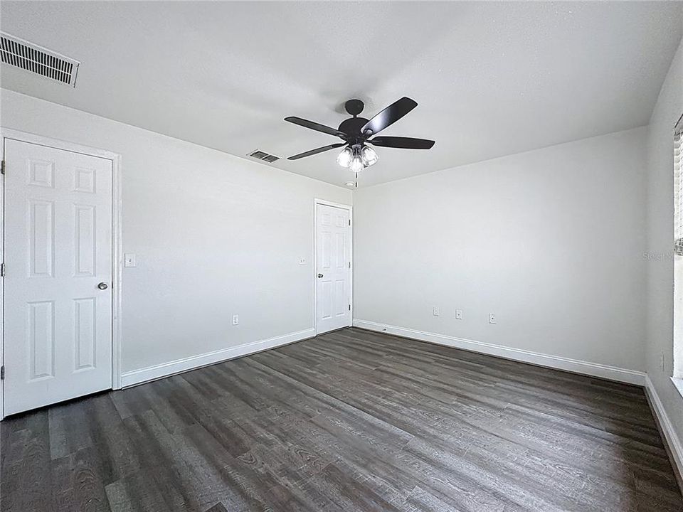 Activo con contrato: $349,500 (4 camas, 2 baños, 2546 Pies cuadrados)
