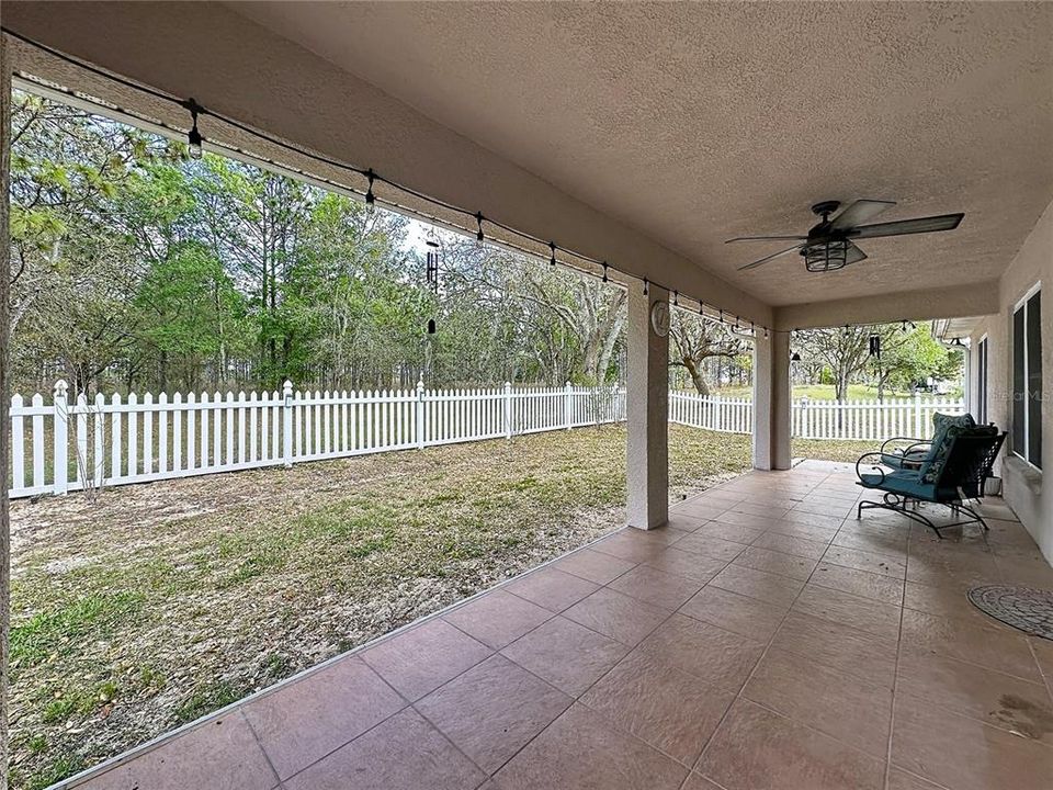 Activo con contrato: $349,500 (4 camas, 2 baños, 2546 Pies cuadrados)