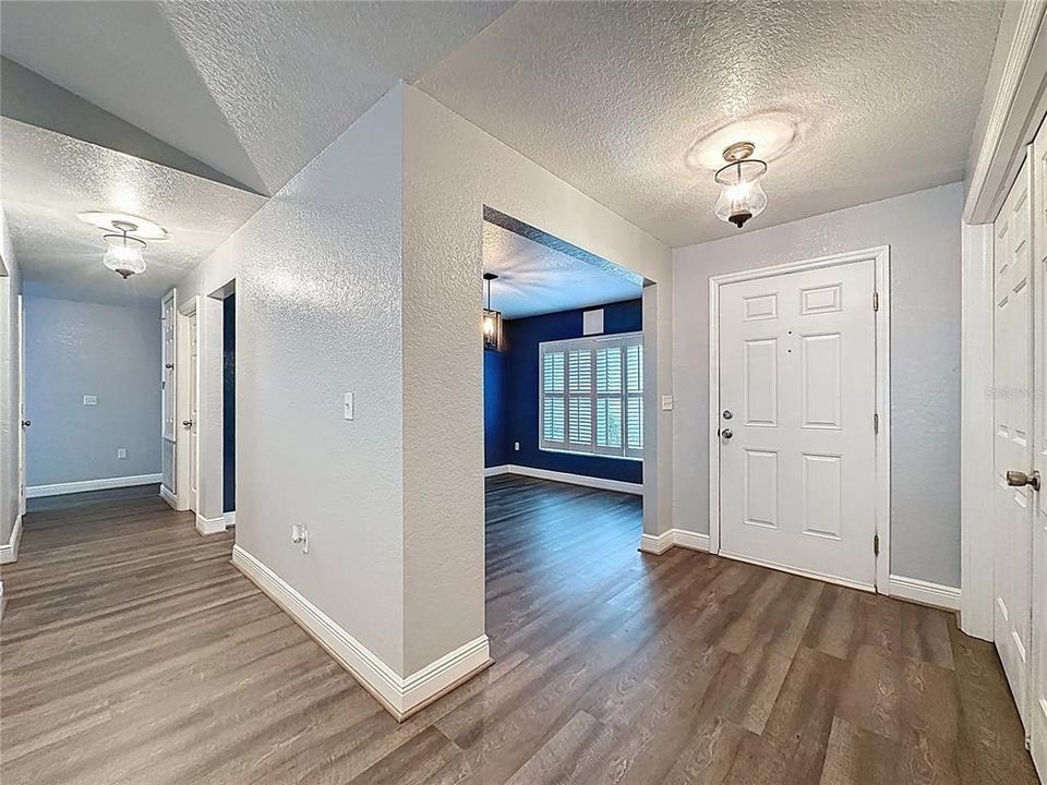 Activo con contrato: $349,500 (4 camas, 2 baños, 2546 Pies cuadrados)