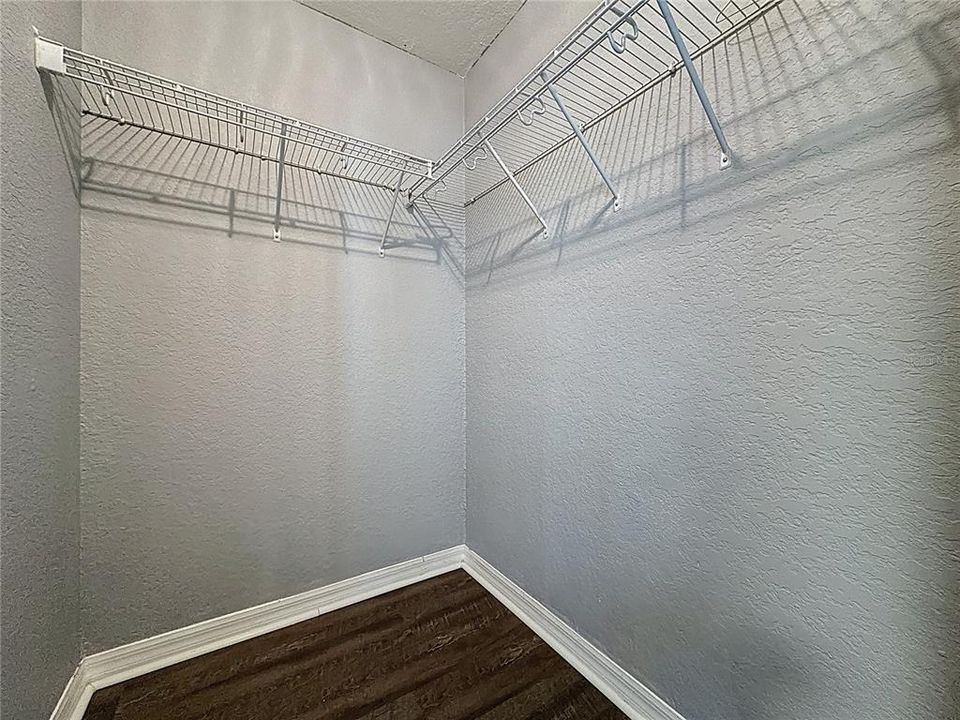 Activo con contrato: $349,500 (4 camas, 2 baños, 2546 Pies cuadrados)