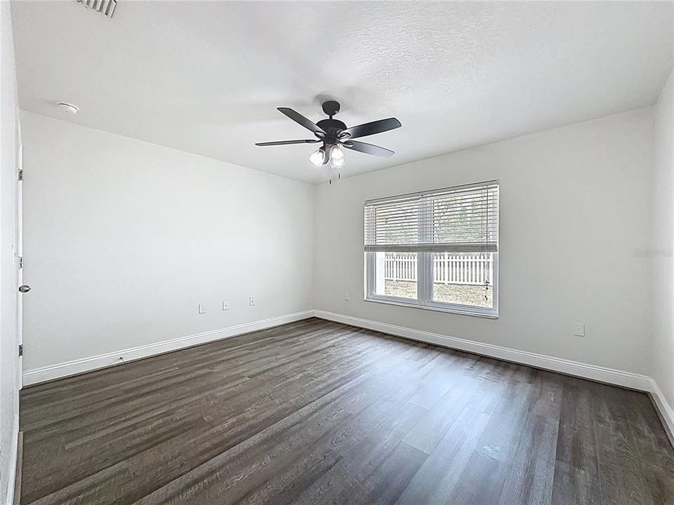 Activo con contrato: $349,500 (4 camas, 2 baños, 2546 Pies cuadrados)