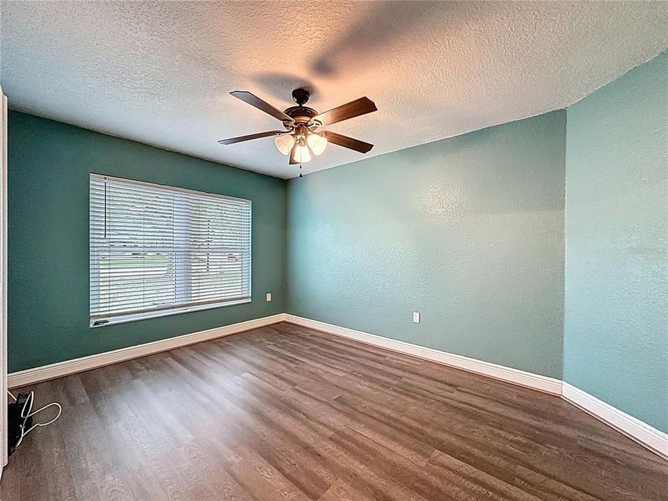 Activo con contrato: $349,500 (4 camas, 2 baños, 2546 Pies cuadrados)