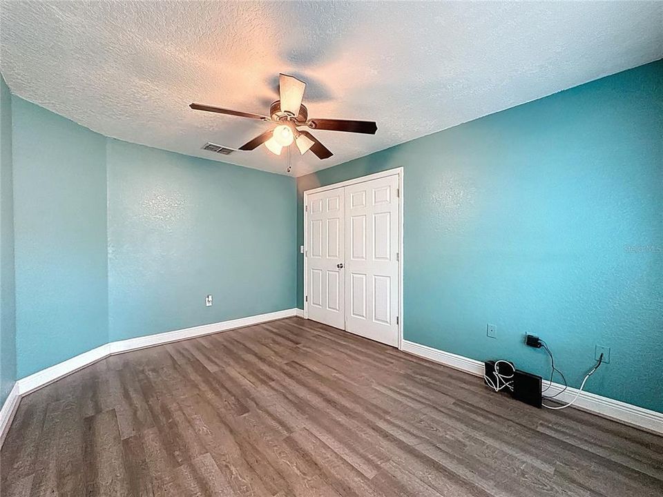 Activo con contrato: $349,500 (4 camas, 2 baños, 2546 Pies cuadrados)
