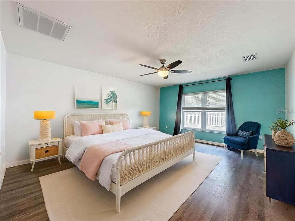 Activo con contrato: $349,500 (4 camas, 2 baños, 2546 Pies cuadrados)