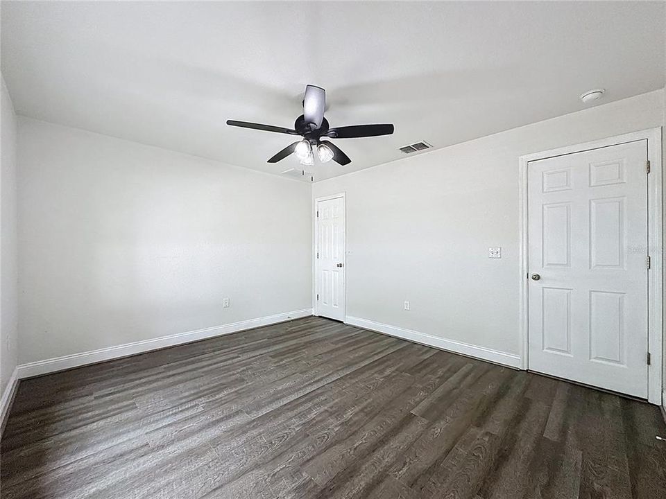 Activo con contrato: $349,500 (4 camas, 2 baños, 2546 Pies cuadrados)