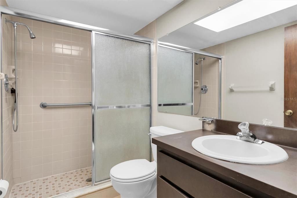 En Venta: $184,000 (2 camas, 2 baños, 1128 Pies cuadrados)