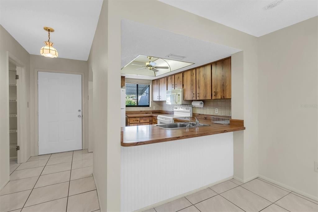 En Venta: $184,000 (2 camas, 2 baños, 1128 Pies cuadrados)