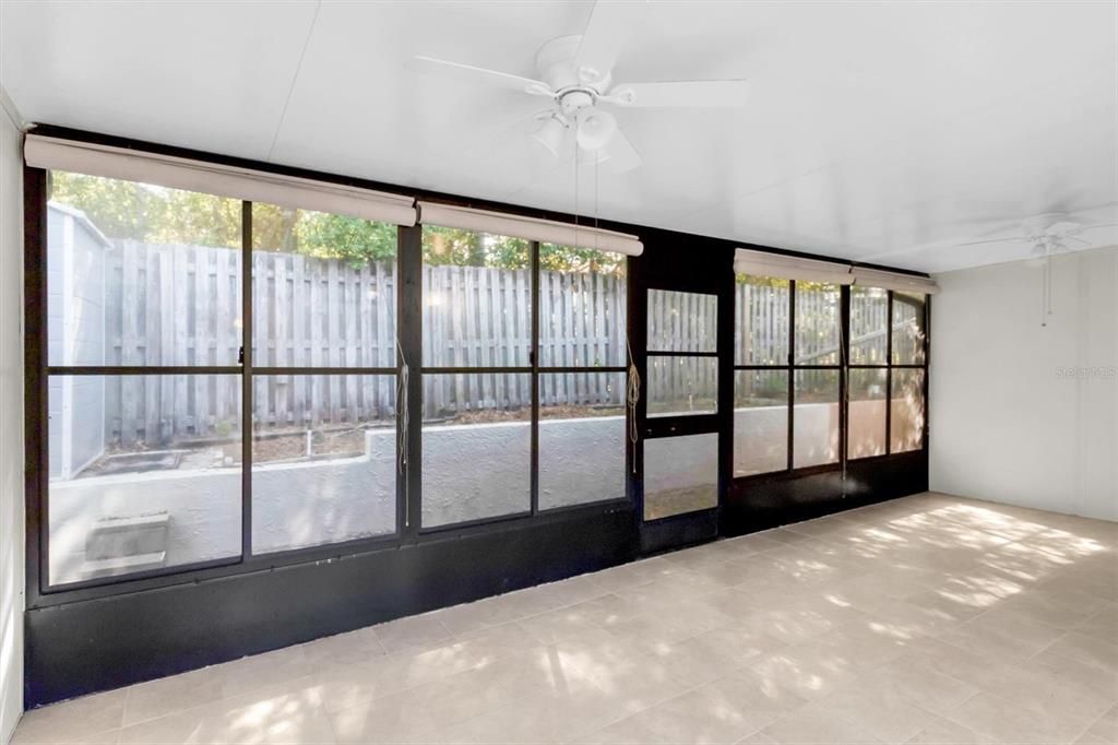 En Venta: $184,000 (2 camas, 2 baños, 1128 Pies cuadrados)