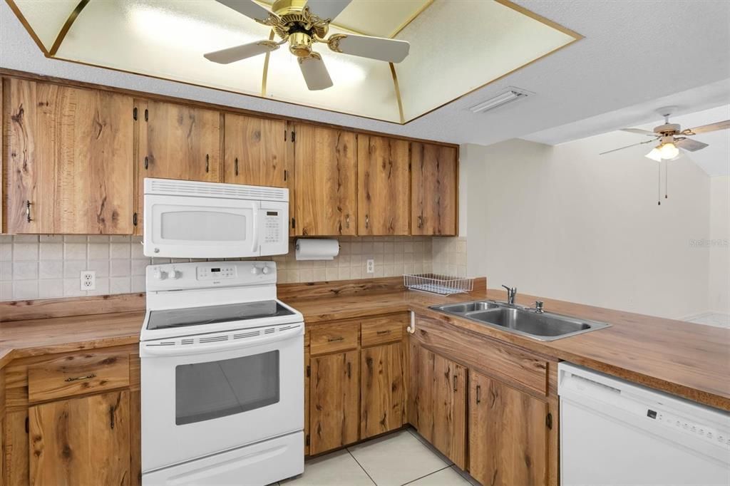 En Venta: $184,000 (2 camas, 2 baños, 1128 Pies cuadrados)