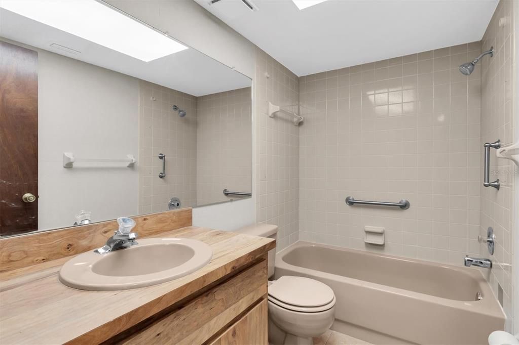 En Venta: $184,000 (2 camas, 2 baños, 1128 Pies cuadrados)