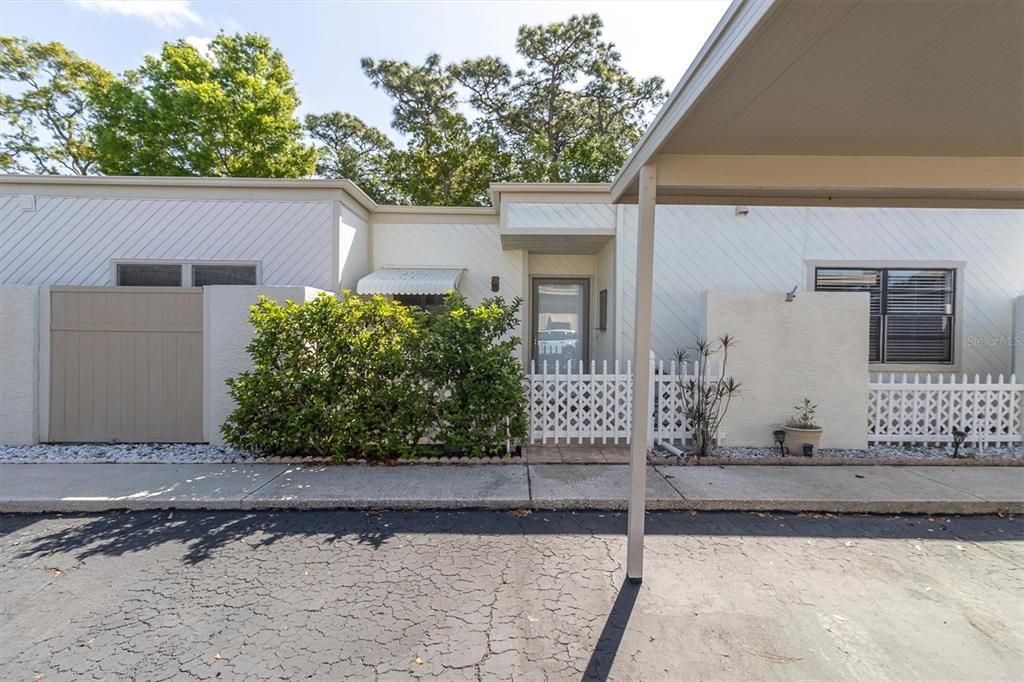 En Venta: $184,000 (2 camas, 2 baños, 1128 Pies cuadrados)