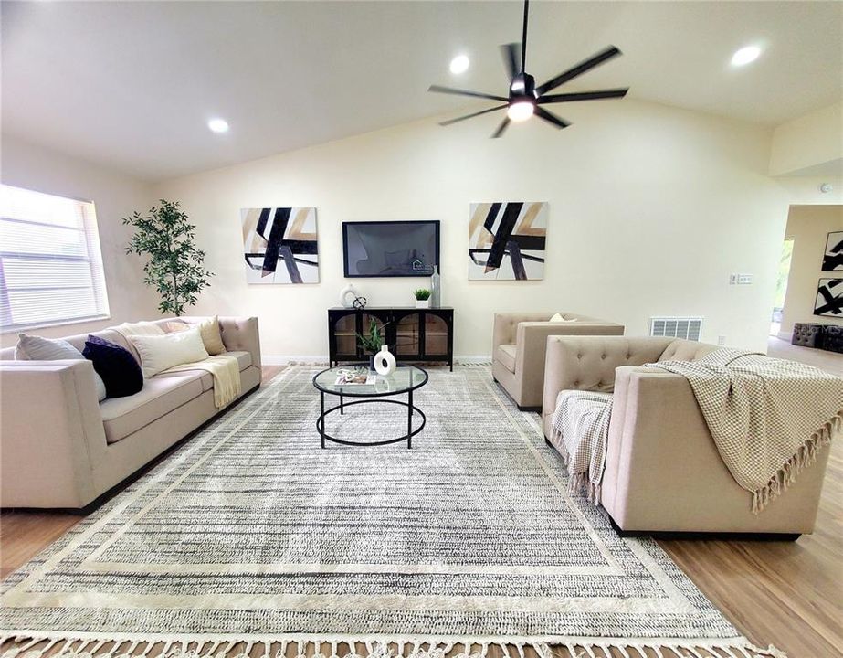 Activo con contrato: $449,900 (2 camas, 2 baños, 1628 Pies cuadrados)