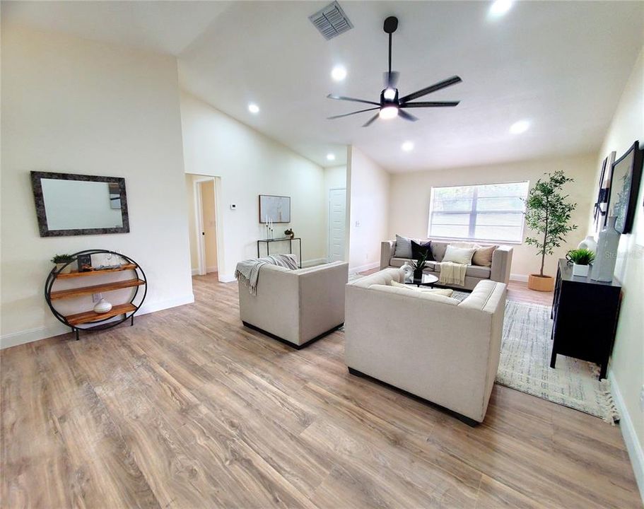 Activo con contrato: $449,900 (2 camas, 2 baños, 1628 Pies cuadrados)