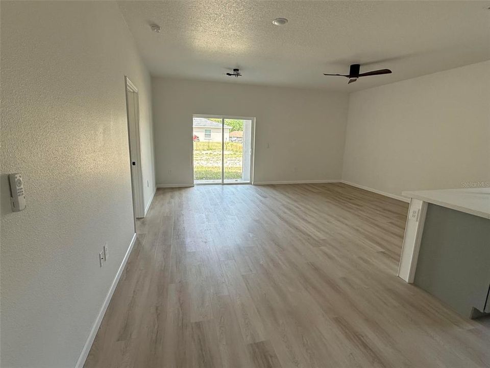 En Venta: $230,000 (3 camas, 2 baños, 1226 Pies cuadrados)