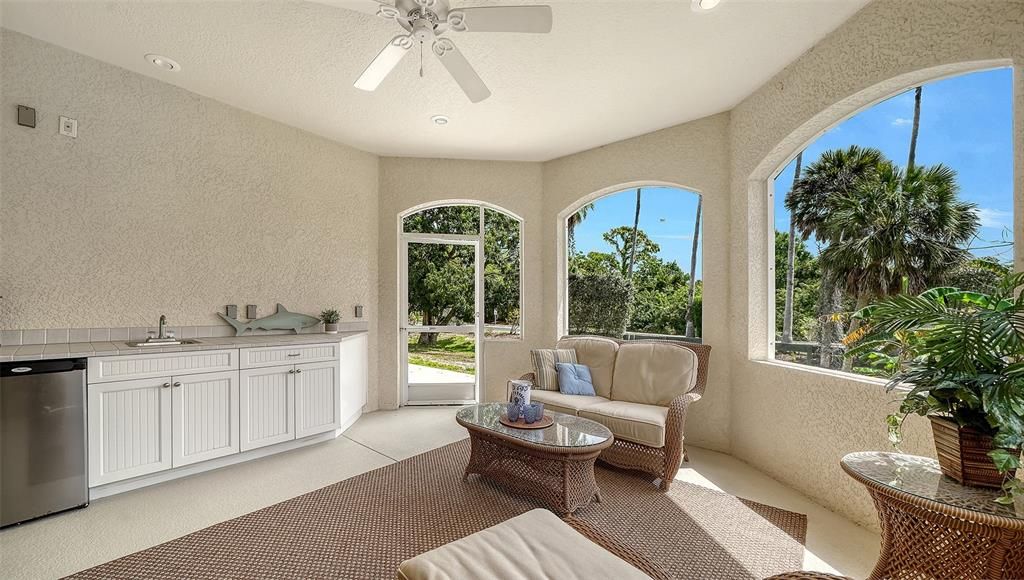 На продажу: $545,000 (2 спален, 2 ванн, 2040 Квадратных фут)