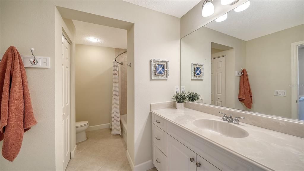 На продажу: $545,000 (2 спален, 2 ванн, 2040 Квадратных фут)