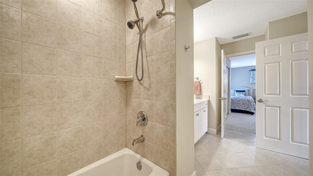 На продажу: $545,000 (2 спален, 2 ванн, 2040 Квадратных фут)