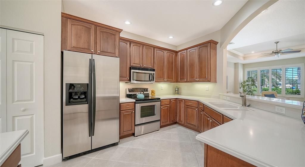 На продажу: $545,000 (2 спален, 2 ванн, 2040 Квадратных фут)