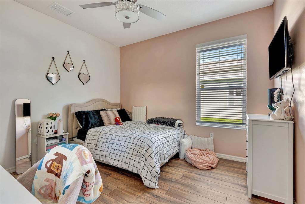 Activo con contrato: $440,000 (3 camas, 2 baños, 2052 Pies cuadrados)