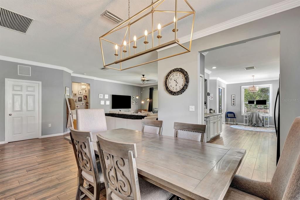Activo con contrato: $440,000 (3 camas, 2 baños, 2052 Pies cuadrados)