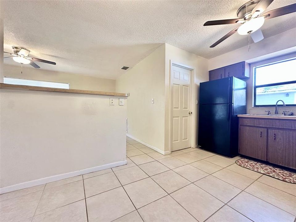 For Rent: $1,700 (3 beds, 1 baths, 1100 Square Feet)