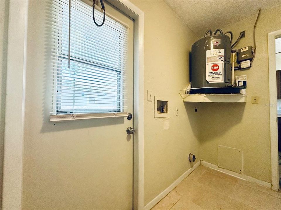 For Rent: $1,700 (3 beds, 1 baths, 1100 Square Feet)