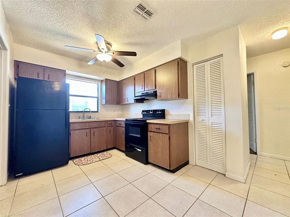 For Rent: $1,700 (3 beds, 1 baths, 1100 Square Feet)