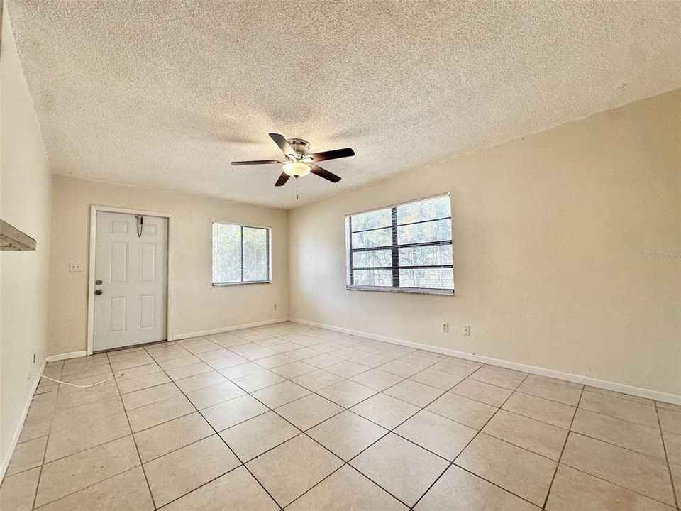 For Rent: $1,700 (3 beds, 1 baths, 1100 Square Feet)