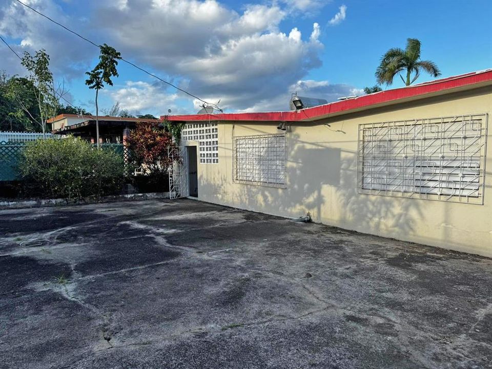 Active With Contract: $175,000 (4 beds, 2 baths, 1200 Square Feet)