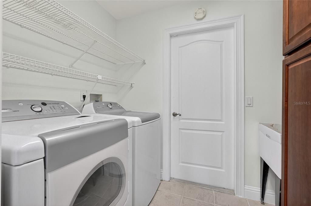 Activo con contrato: $779,000 (4 camas, 2 baños, 2654 Pies cuadrados)