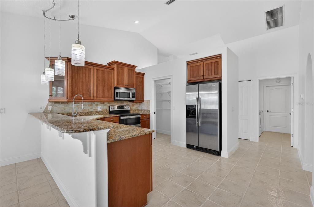 Activo con contrato: $779,000 (4 camas, 2 baños, 2654 Pies cuadrados)