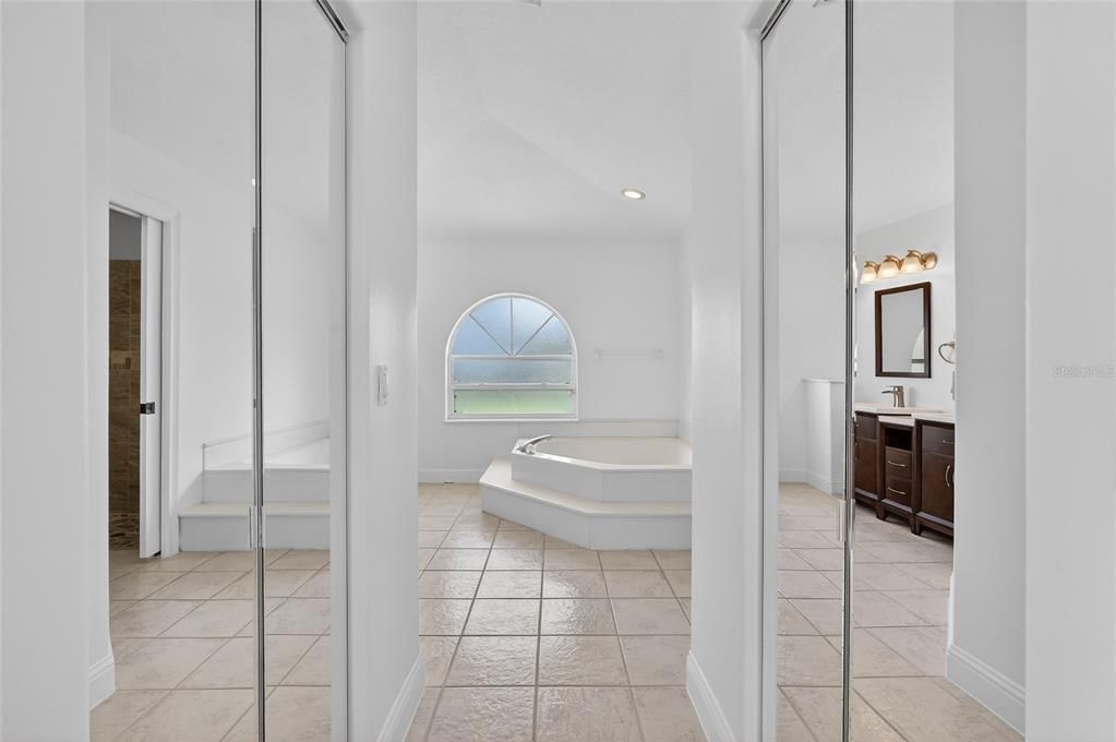 Activo con contrato: $779,000 (4 camas, 2 baños, 2654 Pies cuadrados)