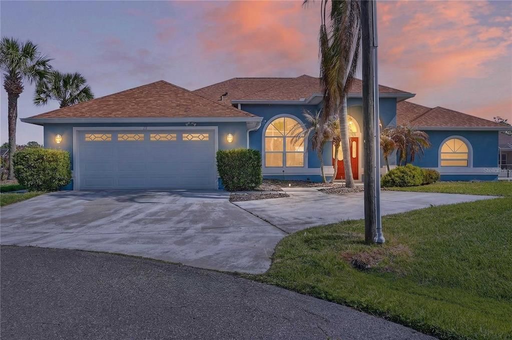 Activo con contrato: $779,000 (4 camas, 2 baños, 2654 Pies cuadrados)