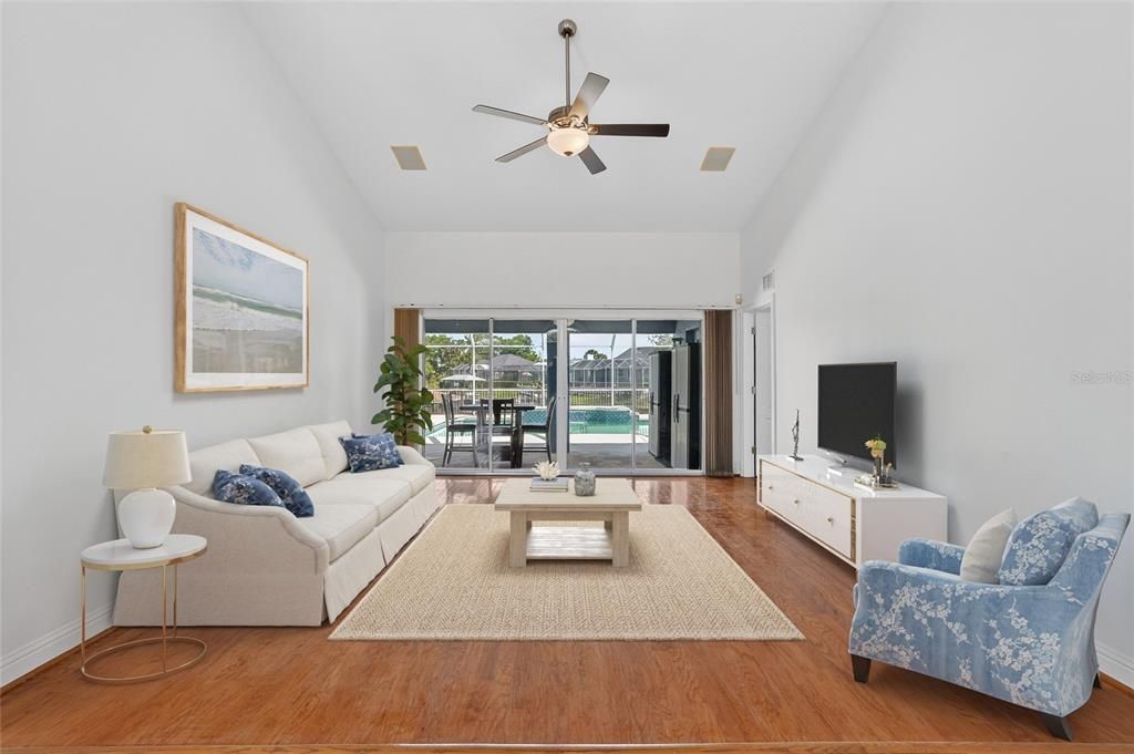 Activo con contrato: $779,000 (4 camas, 2 baños, 2654 Pies cuadrados)