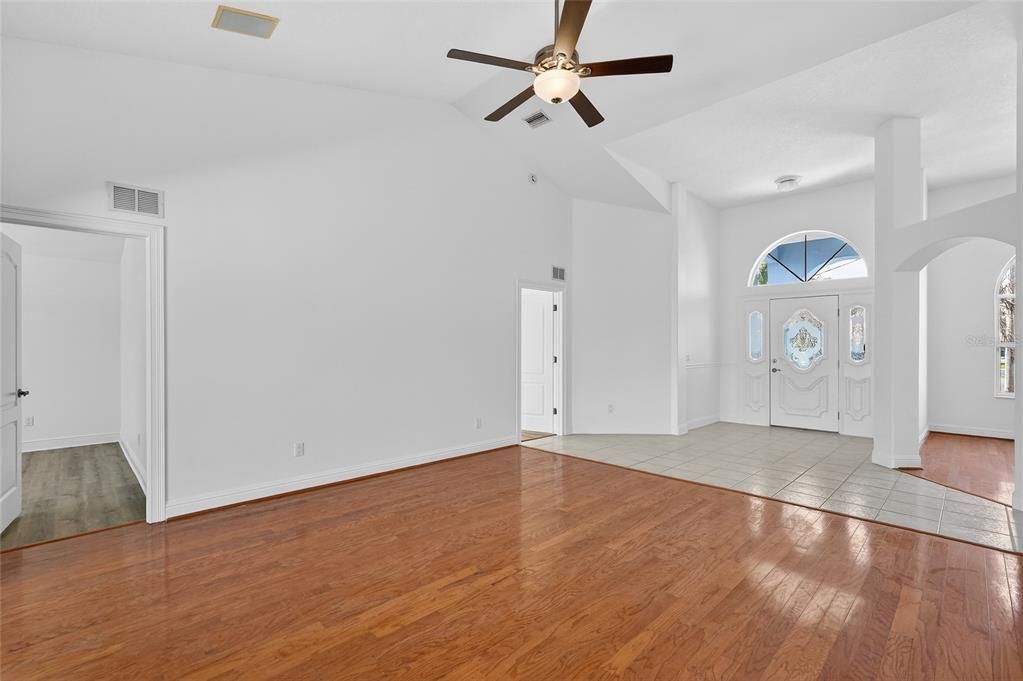 Activo con contrato: $779,000 (4 camas, 2 baños, 2654 Pies cuadrados)