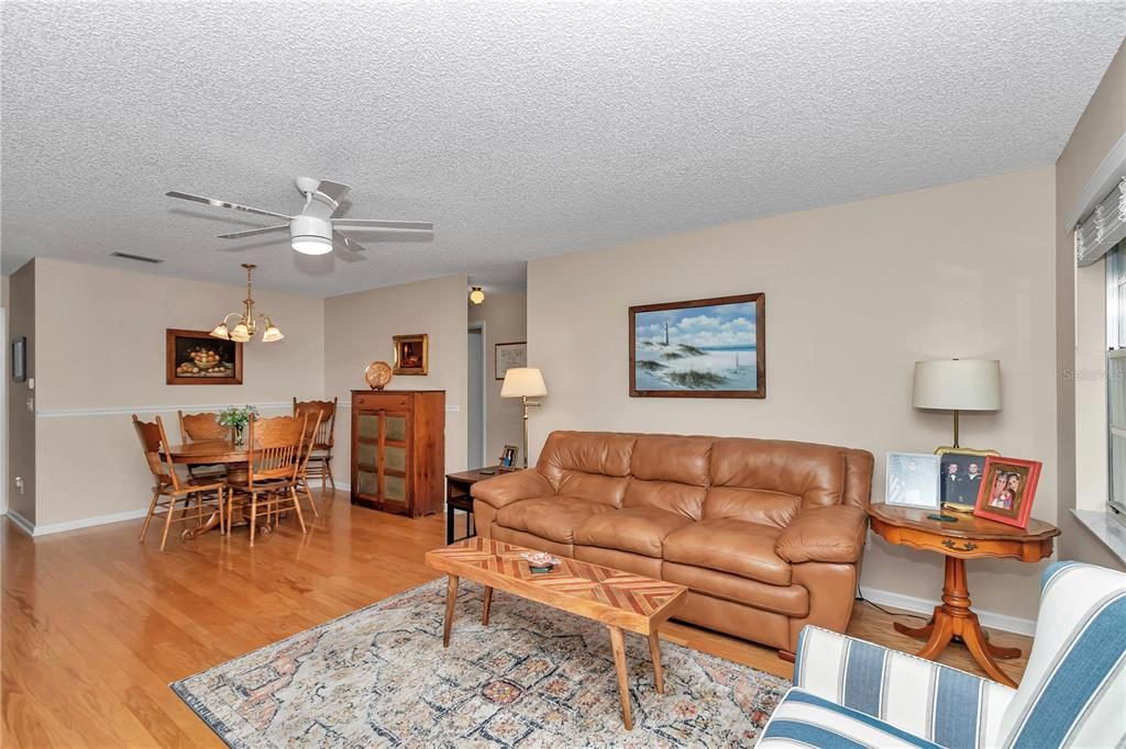 На продажу: $170,000 (2 спален, 2 ванн, 1594 Квадратных фут)