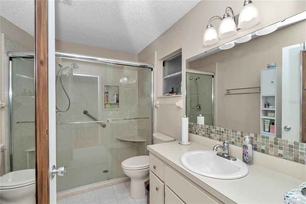 На продажу: $170,000 (2 спален, 2 ванн, 1594 Квадратных фут)