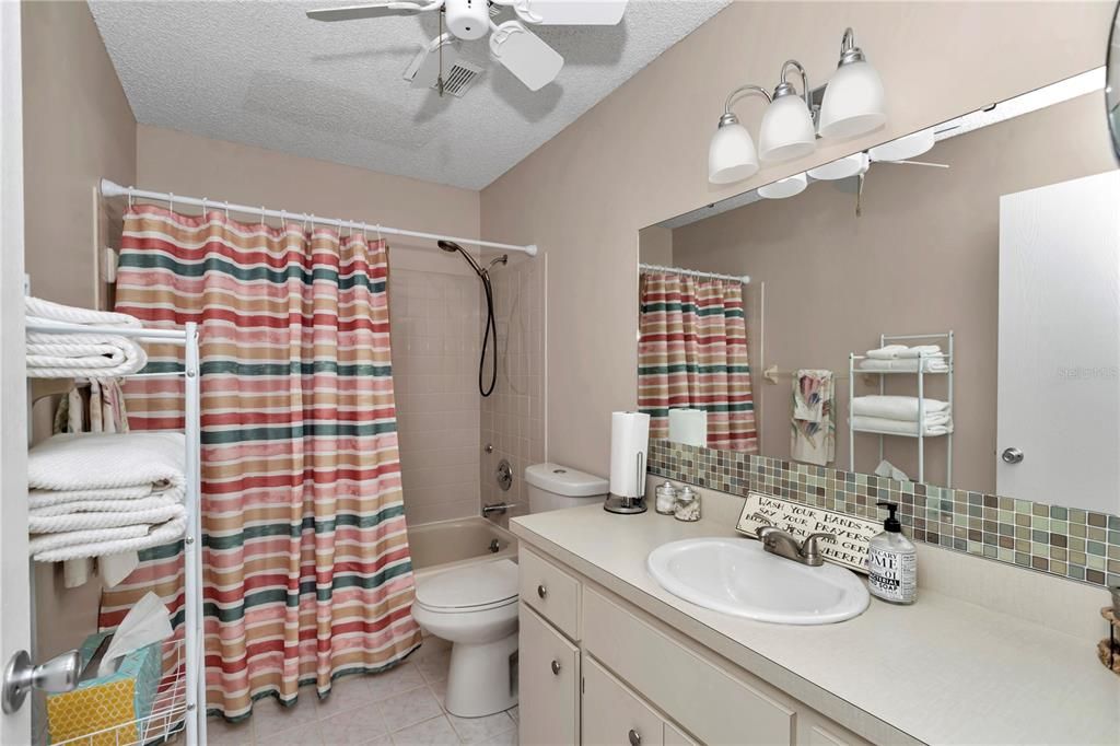 На продажу: $170,000 (2 спален, 2 ванн, 1594 Квадратных фут)