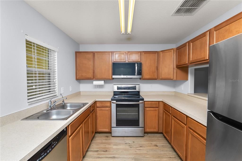 For Sale: $184,999 (2 beds, 2 baths, 1496 Square Feet)